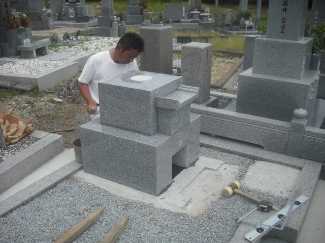 ④　代々墓の設置作業